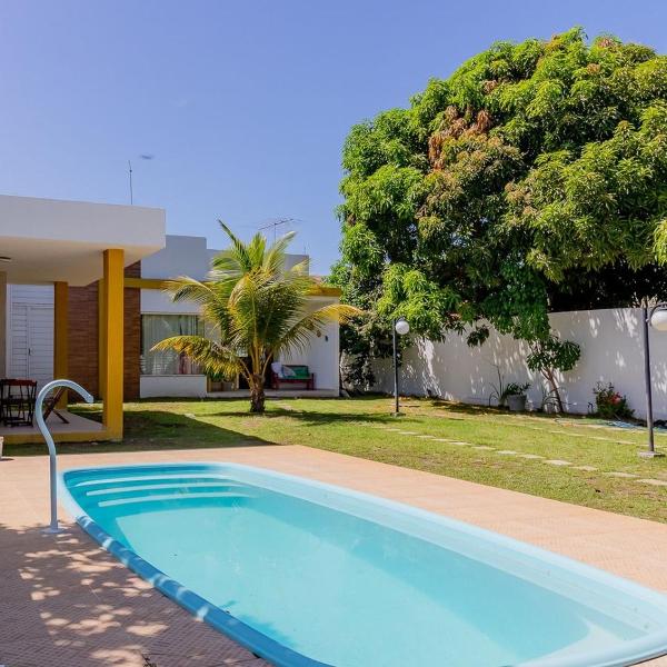 Casa com Piscina e Quadras em Condominio Jacuipe