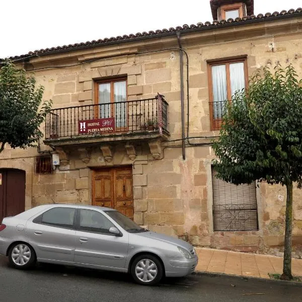Hostal Puerta Medina, מלון בסיגואנזה
