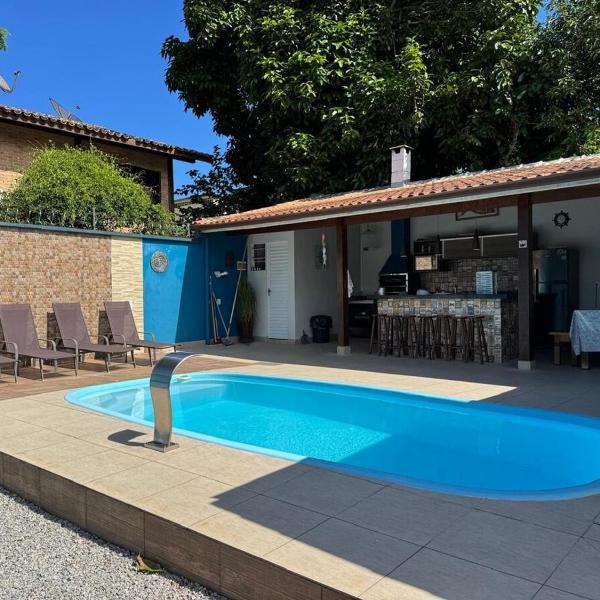 Casa em Juquehy com 4 quartos, 3 banheiros e piscina