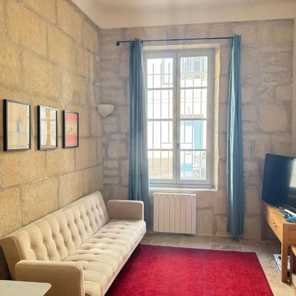 Cocon deux chambres aux pieds des arènes, hotel sa Arles