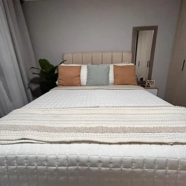 DEPARTAMENTO MODERNO Y COMODO CERCA A MOVISTAR ARENA Y FANTASILANDIA, hotel a Santiago
