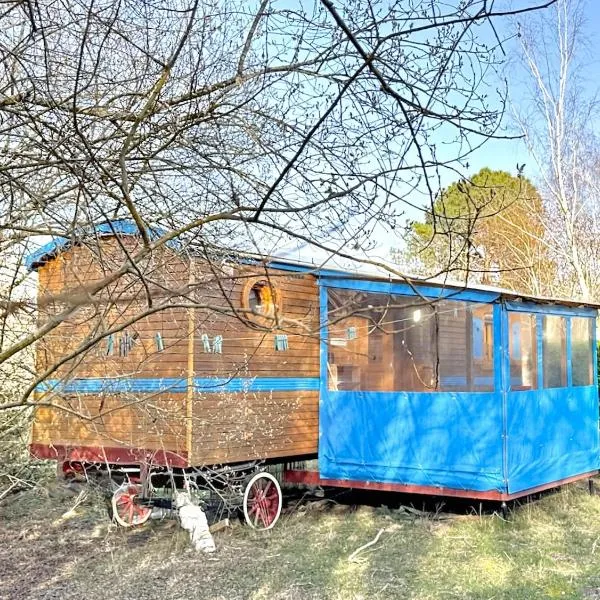 Blue : La Roulotte du Médoc, hotel a Naujac-sur-Mer