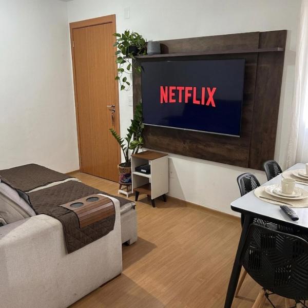 Quarto Privado em apê familiar, 7 minutos do AEROPORTO - Com Piscina