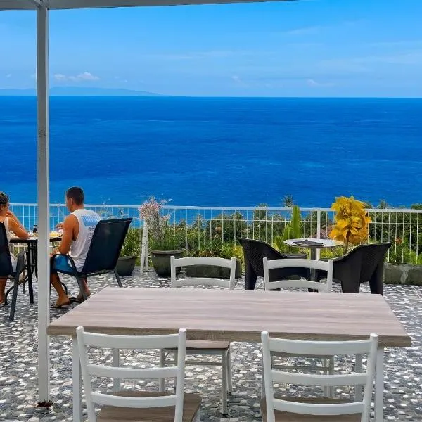 Arirang Sea View Homestay: Senggigi şehrinde bir otel