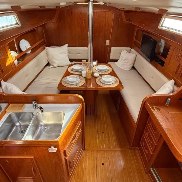 Velero Nadya, hotelli kohteessa Arrecife
