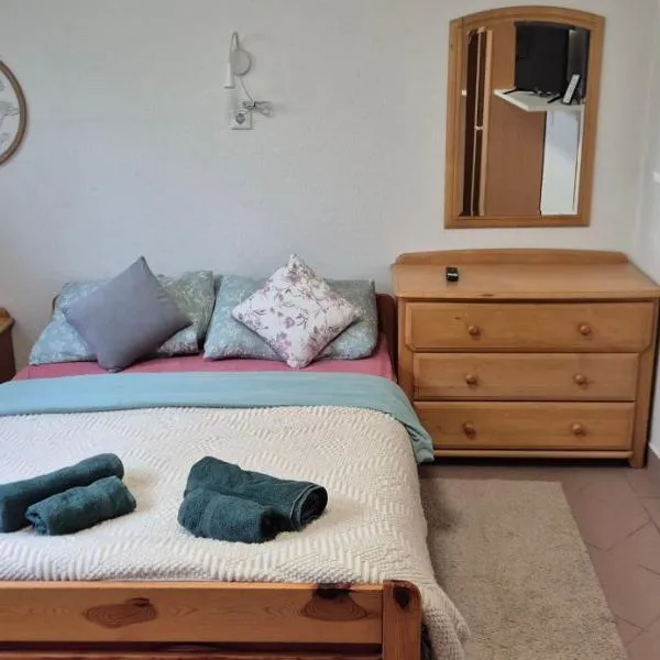 Apartma in the countryside under Storžič โรงแรมในGolnik