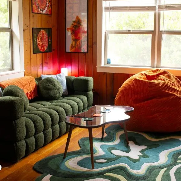 The Shack at Long Beach - A Psychedelic Getaway, hotel di Long Beach