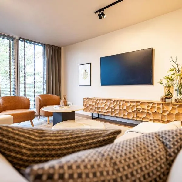 Stylische Penthouse - Maisonette - Wohnung im edlem Design mit Balkon, Dachterrasse und kostenloser Tiefgarage im Herzen von Markkleeberg - Neuseenland, hotel i Markkleeberg