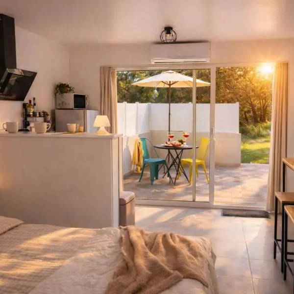 La Dolce Vita - Studios neufs & parking privé Auto - Moto au calme, Hotel in Trans-en-Provence