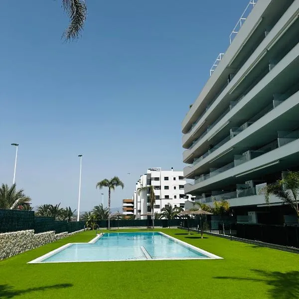 Modern Costa Blanca Apartment Pool, Gym & Terrace Close to the sea, hotel em Arenales del Sol