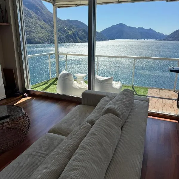 Attico con vista panoramica sul lago - due camere, hotel v destinácii Lugano