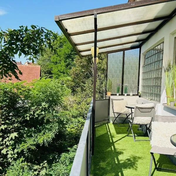 Apartment AlbGlück 1 Hechingen, 2 Schlafzimmer, bis 5 Personen, Burg 5 km – hotel w mieście Hechingen