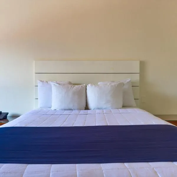 Cardedeu Suites, hotel en San Salvador