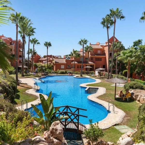 Marbella La Reserva, Bright Stay , 3BR apartment: Marbella'da bir otel