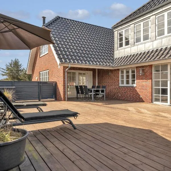 Klithuset, hotel in Henne Strand