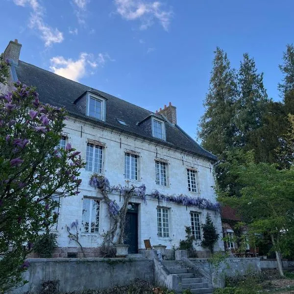 Maison de caractère au calme en pleine campagne, hotel em Rollancourt