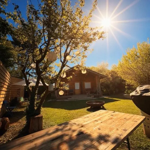 Gemütliche Blockhütte in Wiennähe, hotell i Zöfing