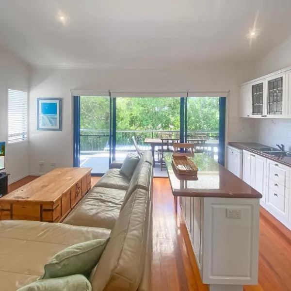 Kookaburra Lodge 4 Little Cove Road 8 under new management, hotel in Noosa Heads