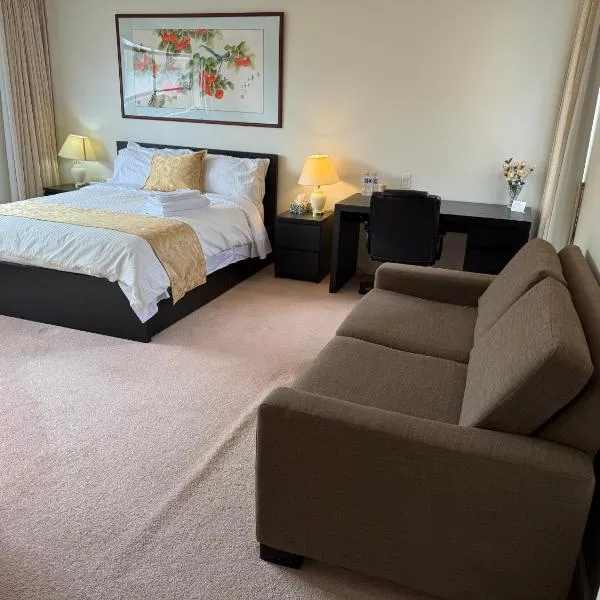 As You Wish Suites & Rooms Near YVR with Parking, hotel i Richmond