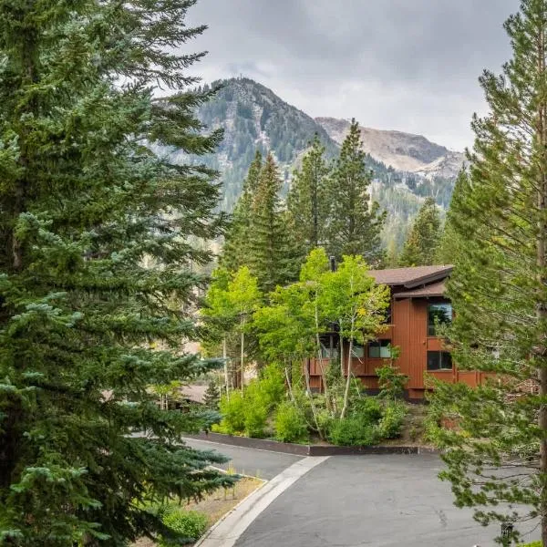 Ski-In Condo Walk to Lifts Village & Fun, hotel a Mammoth Lakes
