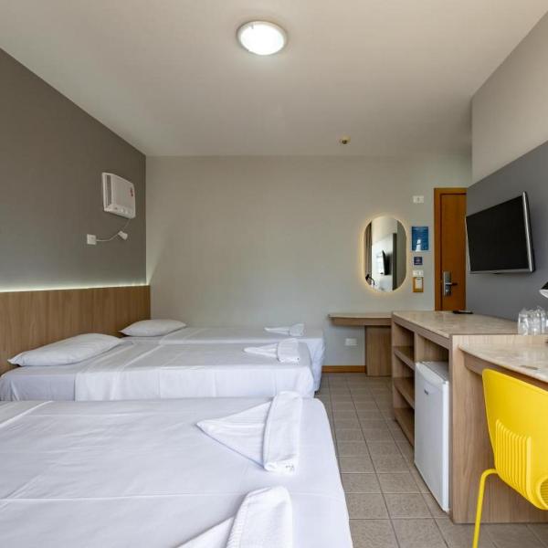 Cama em quarto, pacote 7 dias minimo, entrada 28-12 Réveillon Balneário Camboriú com café incluso