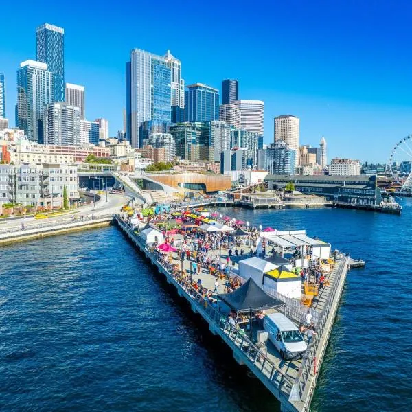 Luxury Waterfront View, Free Garage Parking & Excellent Location, hotel din Seattle