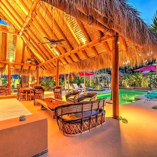 Casita Linda, a luxury house near the beach!, hotel i Zihuatanejo