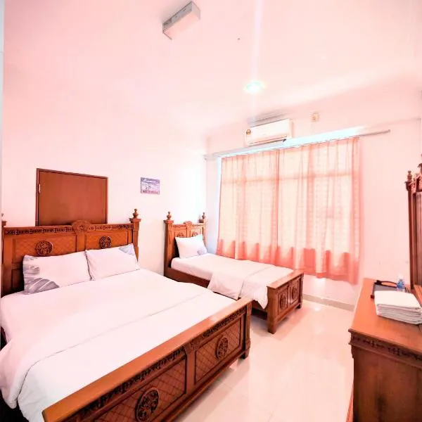 Mama Nusantara Hotel, hótel í Jertih