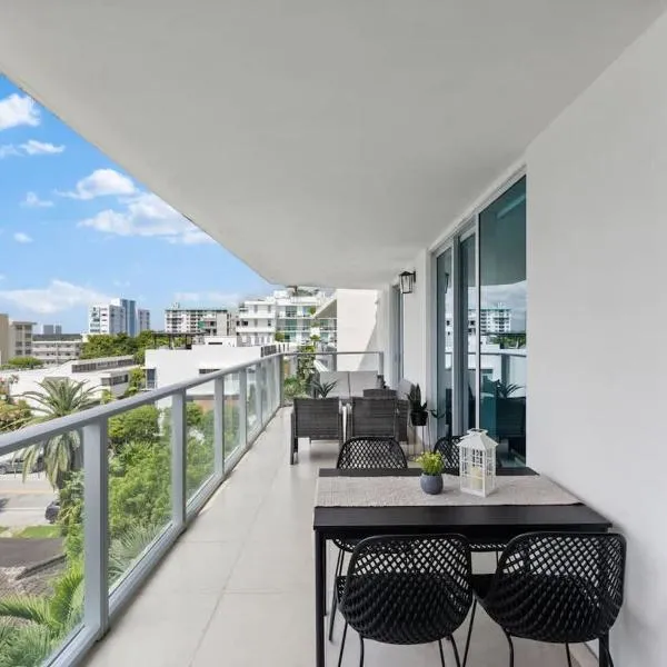 Luxury Condo with Rooftop Pool - 5-Min to Beach, Hotel in Miami Beach