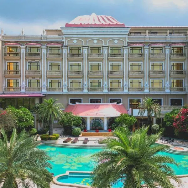 Ramada by Wyndham Sihanoukville Xinhaohui Palace, hotel i Sihanoukville