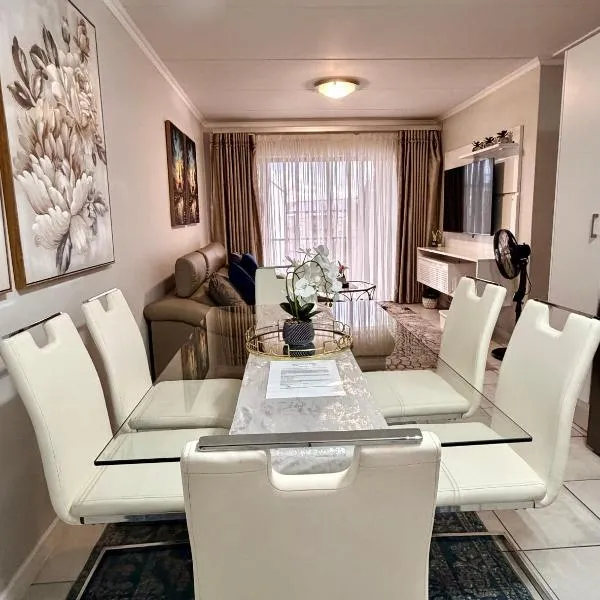 Charming Oasis in the East, hotel i Boksburg