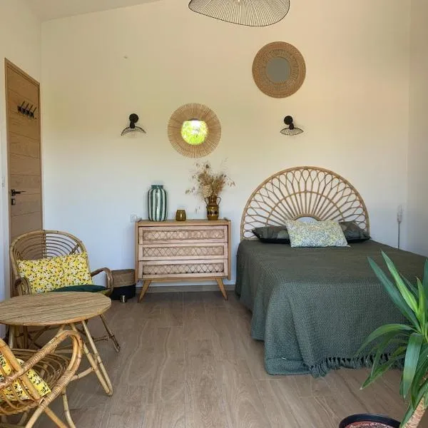 Appartement calme avec jardin et proche de l'aéroport, hotel i Bouguenais