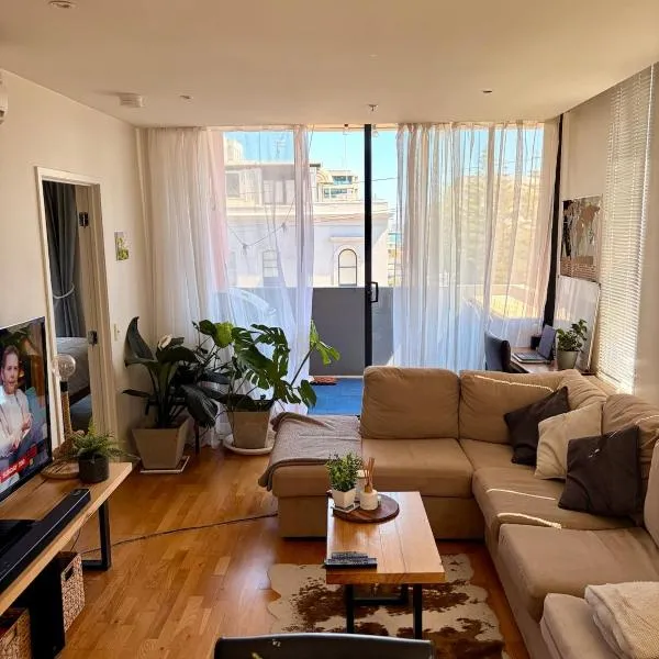Two bedroom apartment on rouse, hotel v Melbournu