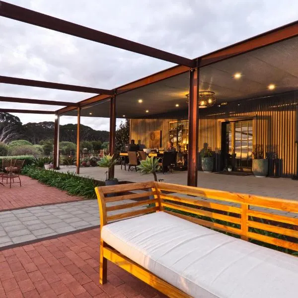 The Rusty Kangaroo Hideaway - Ocean-View Couples Retreat - Hosted BBQ, hotel u gradu 'Penneshaw'
