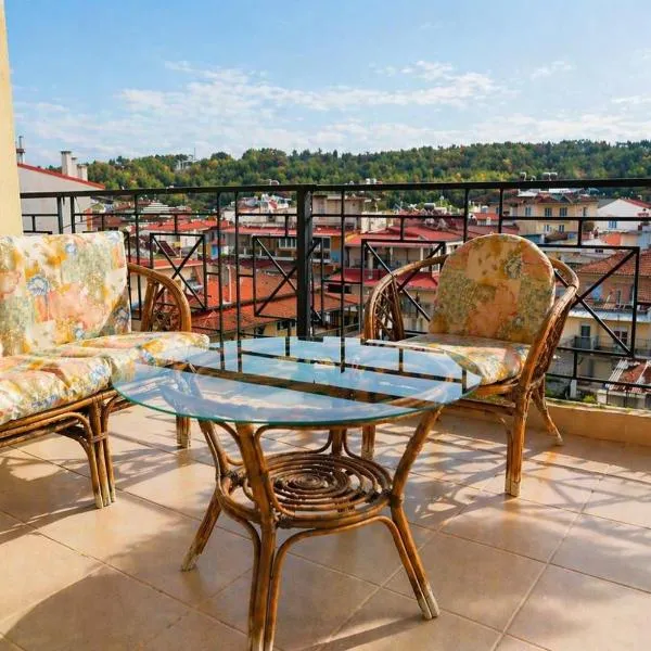 Central Grevena Retreat with Mountain Views, hotel v mestu Grevena