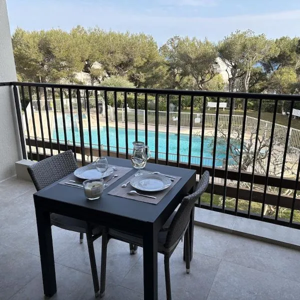 Viesnīca Superbe studio terrasse piscine et plage Frēžī