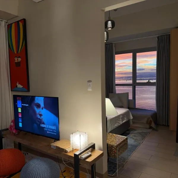 Luxury 1 Bedroom Facing Manila Bay Sunset Near Okada Airports MOA, hotel in Manilla