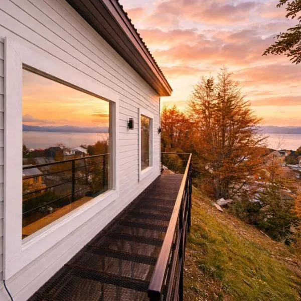 CIELO AUSTRAL house overlookin the ocean, hotelli kohteessa Ushuaia