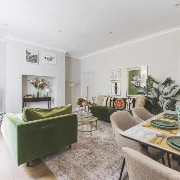 Kensington Gardens Sq, Private Entry & Patio, 2 BD, hotel in London