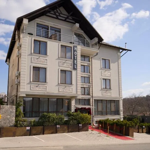 Hotel Paris & SPA โรงแรมในคีชีเนา