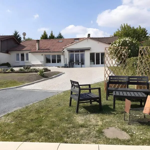 Le Bois Du Mas, hotell sihtkohas Saint-Aulaye