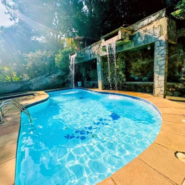 Meu Aconchego Casa Duplex com Piscina e Salão de jogos, 400mt da Praia, hotel in Arraial do Cabo