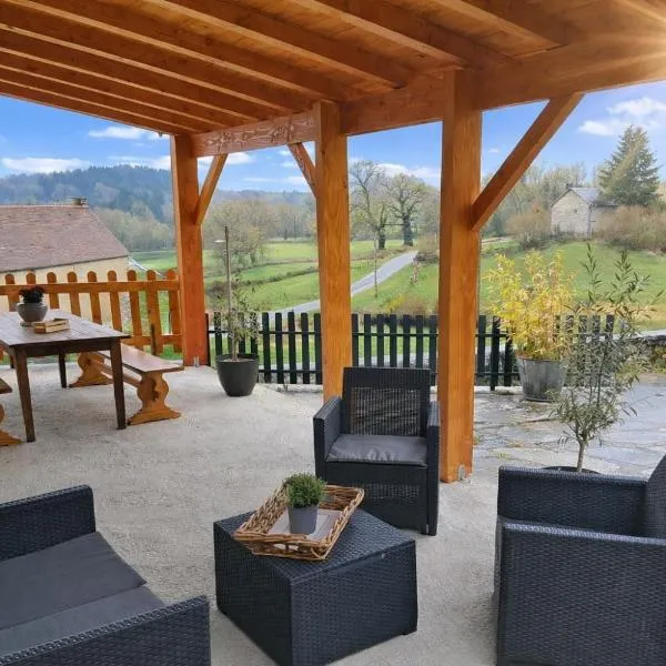 Gîte La Belle du Clocher, hotel di Saint-Pardoux-dʼArnet