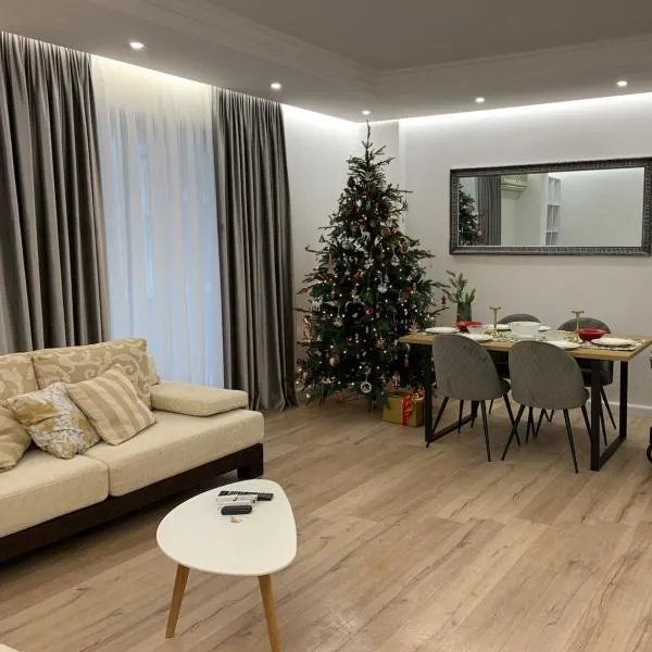 Spacious and Modern 3 Bdr for Families & Groups, hotel in Tirana