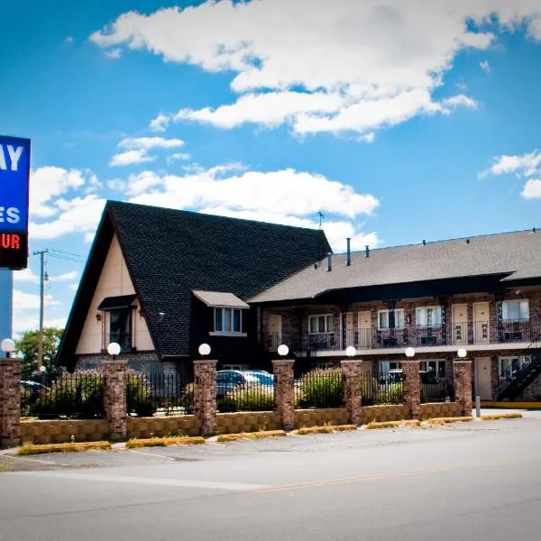 Midway Inn & Suites โรงแรมในโอ๊คลอว์น