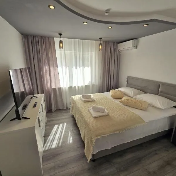 BlueBee Hive, hotel u gradu Oraštije