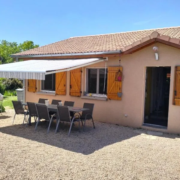 Chez isa, Hotel in Massilly