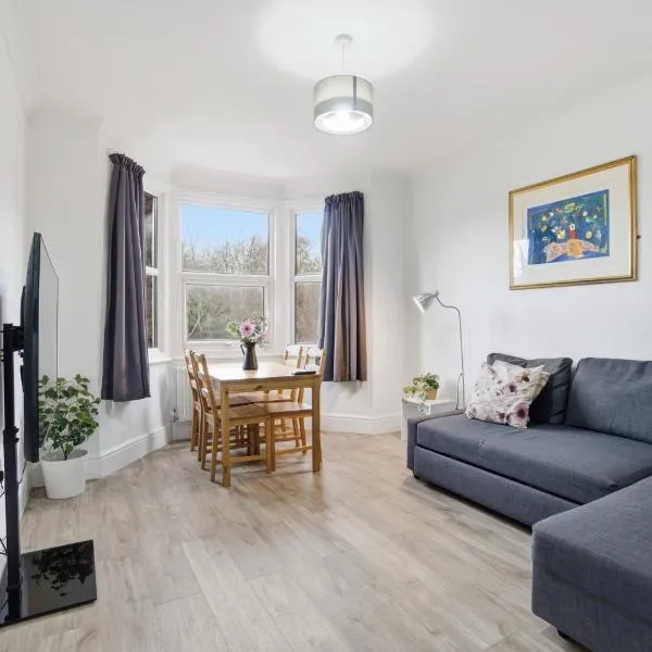 Modern 2 bedroom flat, SE6, hotel din Catford