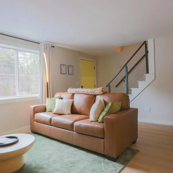 Shoreline Scandi Suite - Townhouse Near Trails, hotel sa Colchester
