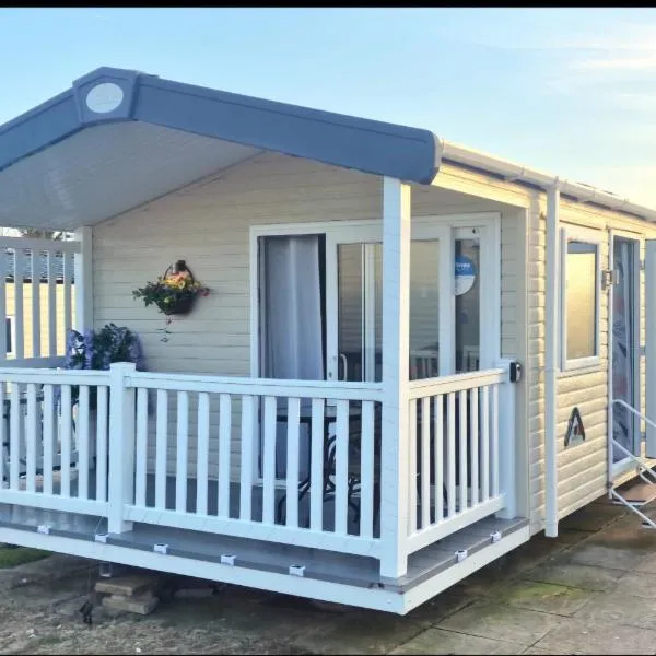 Ocean Breeze Retreats UK - Primrose Valley, hotel u gradu Fili